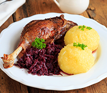 Gänsebraten auf einem Teller